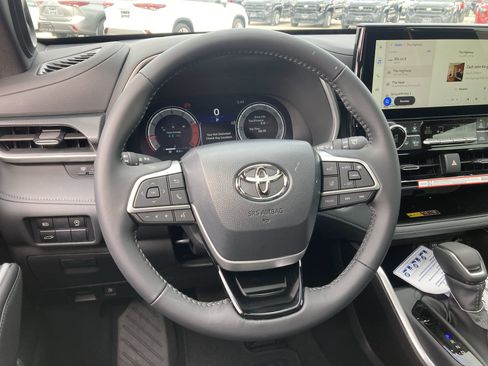 New 2026 Toyota Highlander XSE image 11