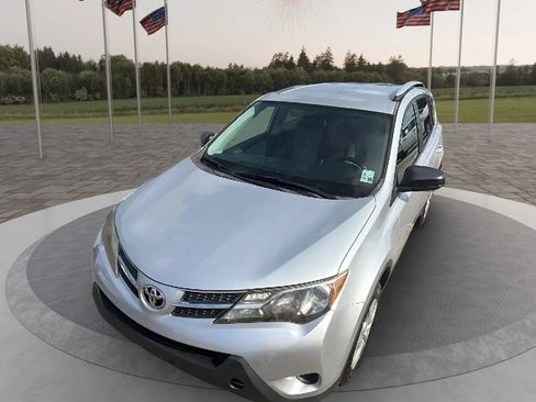 Used 2015 Toyota RAV4 LE FWD image 11