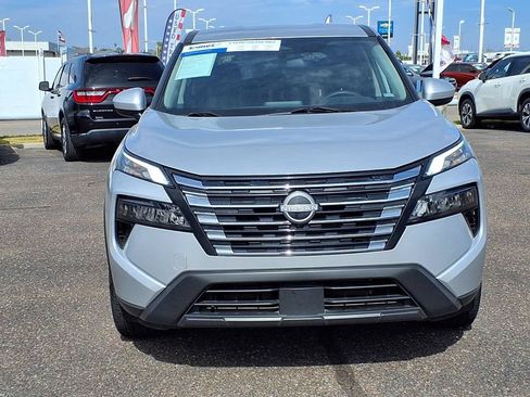 Used 2024 Nissan Rogue SV AWD/4WD image 3