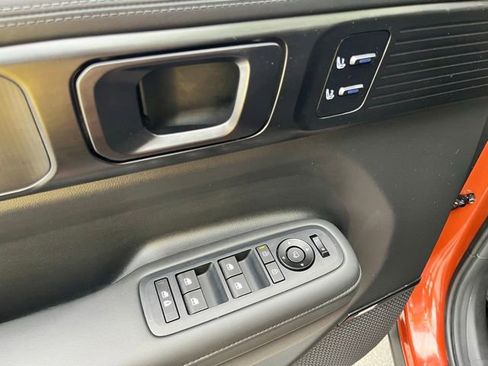 Used 2025 Hyundai Santa Fe Calligraphy AWD/4WD image 17