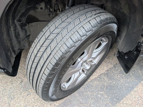 Used 2025 Toyota RAV4 XLE FWD image 21