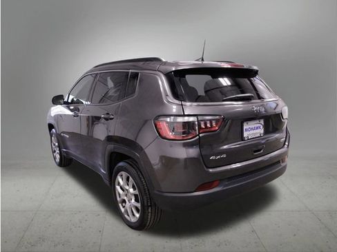 Used 2022 Jeep Compass Latitude image 4