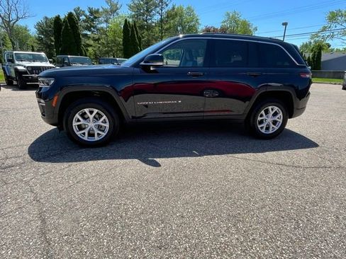 Used 2023 Jeep Grand Cherokee Limited AWD/4WD image 2