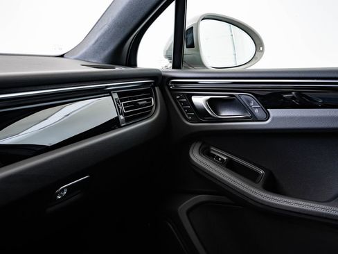 New 2026 Porsche Macan AWD/4WD image 39