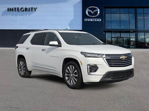 Used 2023 Chevrolet Traverse Premier FWD image 1
