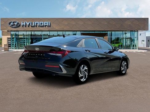 New 2025 Hyundai Elantra Sport image 7