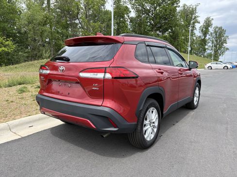 Used 2022 Toyota Corolla Cross LE AWD/4WD image 9