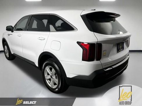 Used 2023 Kia Sorento LX AWD/4WD image 9