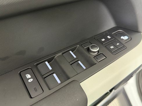 Used 2021 Land Rover Defender 110 X-Dynamic SE AWD/4WD image 15