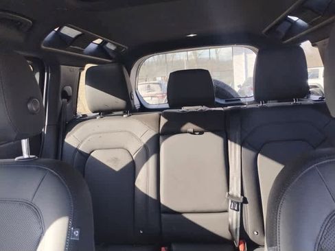 Used 2025 Land Rover Defender 110 S image 8