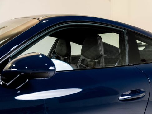 Used 2018 Porsche 911 GT3 RWD image 8