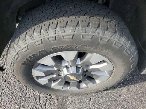 Used 2023 Chevrolet Silverado 2500 Custom w/ Custom Value Package image 12