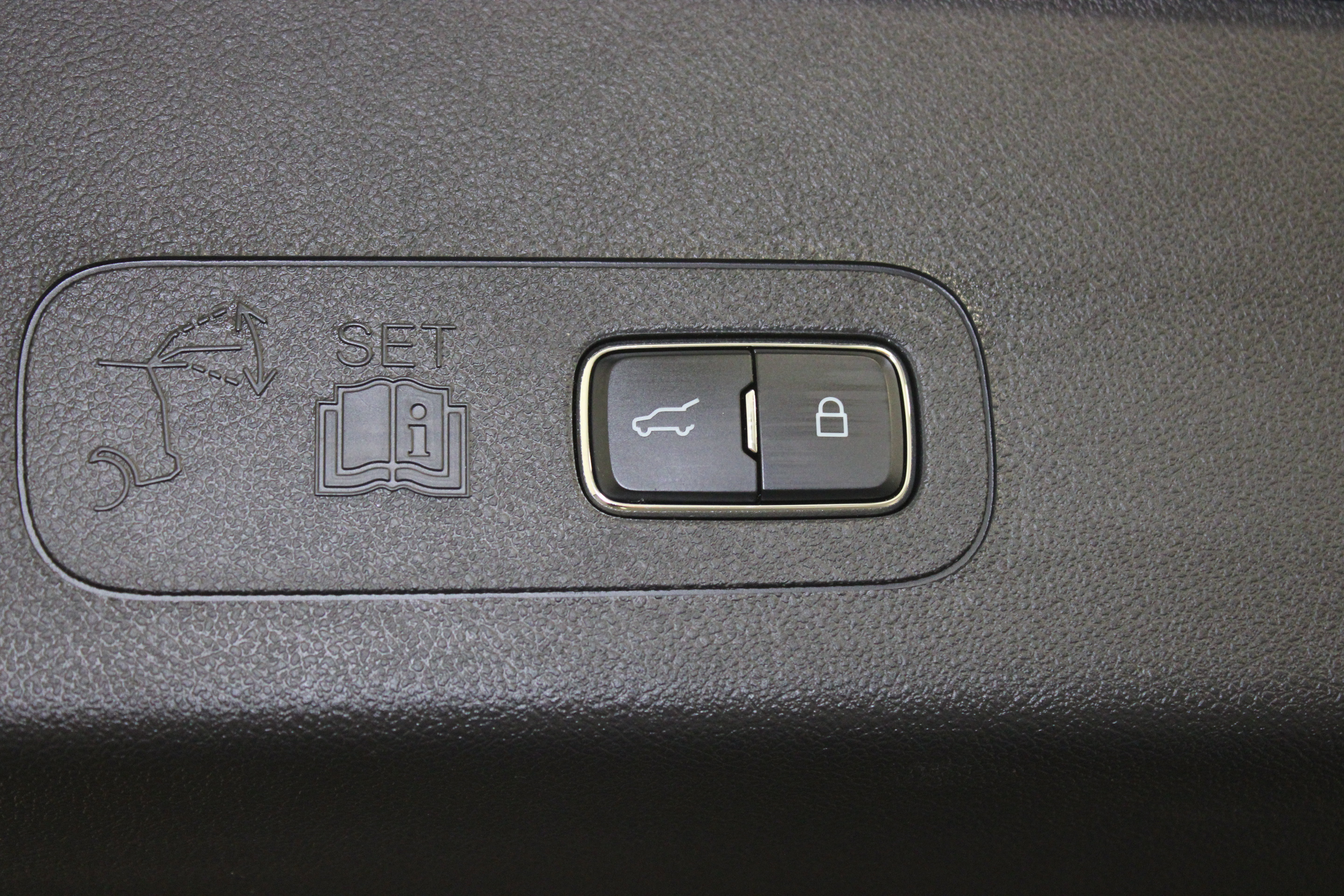 Used 2025 Lincoln Aviator Reserve AWD/4WD image 14