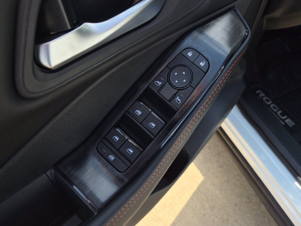 Certified 2026 Nissan Rogue SV AWD/4WD image 19