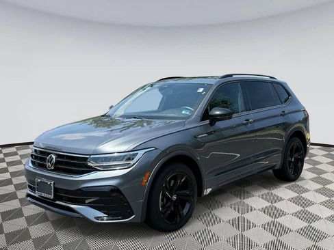 Used 2023 Volkswagen Tiguan SE R-Line FWD image 5