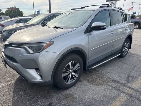 Used 2017 Toyota RAV4 XLE AWD/4WD image 1