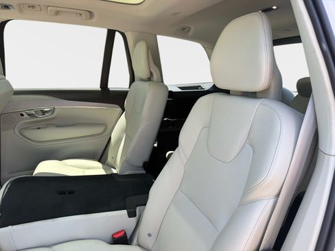 Used 2021 Volvo XC90 T5 Momentum w/ Climate Package FWD image 14