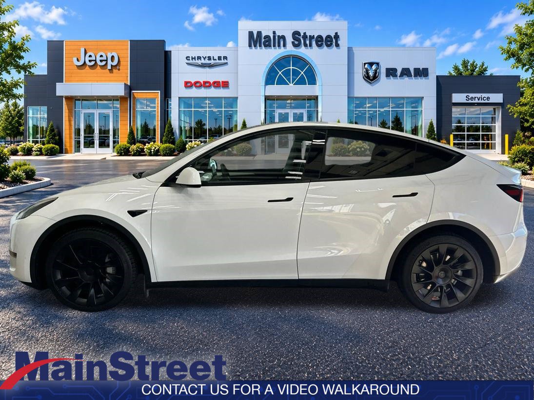 Used 2023 Tesla Model Y AWD image 2