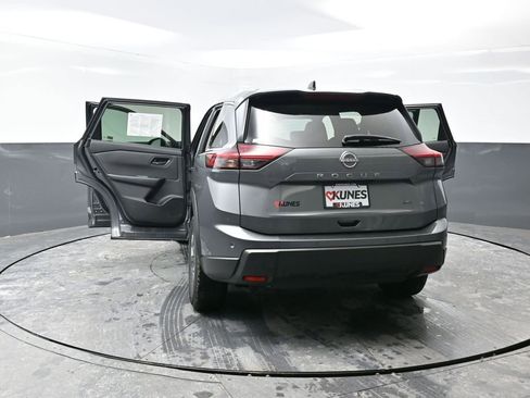 Used 2024 Nissan Rogue S image 57