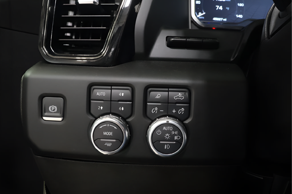 Used 2025 GMC Sierra 2500 AT4 w/ AT4 Premium Plus Package AWD/4WD image 18