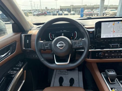 Used 2025 Nissan Pathfinder Platinum w/ Cargo Package image 16