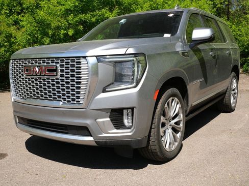 Used 2023 GMC Yukon Denali AWD/4WD image 3