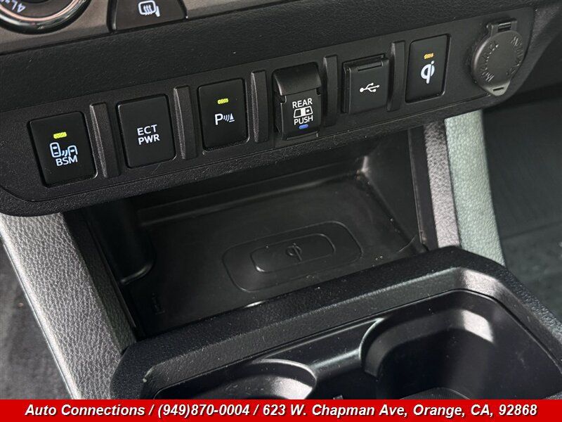 Used 2021 Toyota Tacoma TRD Off-Road w/ Technology Package AWD/4WD image 15