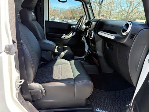 Used 2012 Jeep Wrangler Sahara image 15