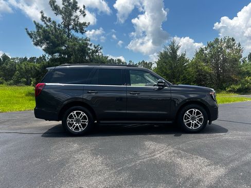 Certified 2025 Ford Expedition Active AWD/4WD image 8