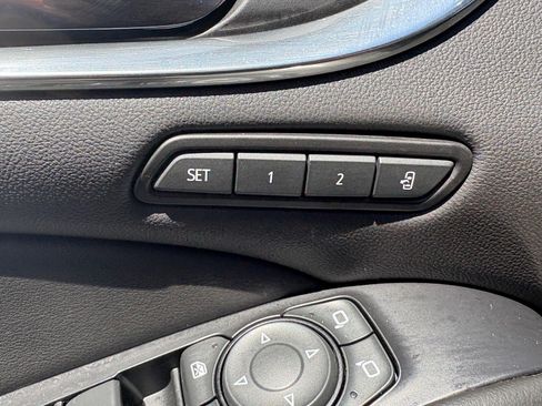 Used 2021 Buick Enclave Avenir AWD/4WD image 17