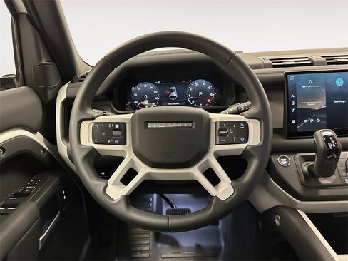 Used 2025 Land Rover Defender 110 S image 12