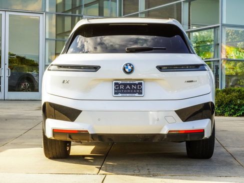 Used 2024 BMW iX xDrive50 w/ Premium Package AWD/4WD image 11