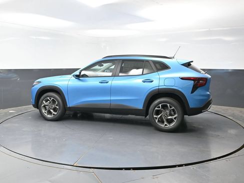 New 2026 Chevrolet Trax LT w/ Sunroof Package FWD image 8