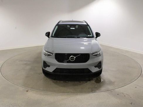 Used 2026 Volvo XC40 B5 Core w/ Climate Package AWD/4WD image 2