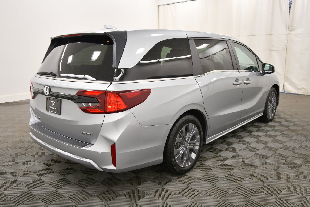 Certified 2026 Honda Odyssey Touring image 8