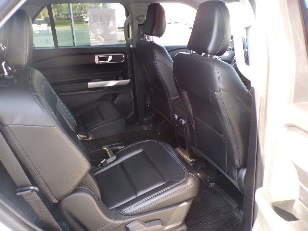 Used 2021 Ford Explorer XLT w/ Equipment Group 202A AWD/4WD image 33