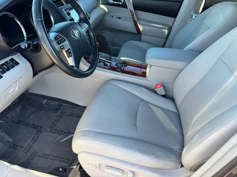 Used 2013 Toyota Highlander Limited image 18