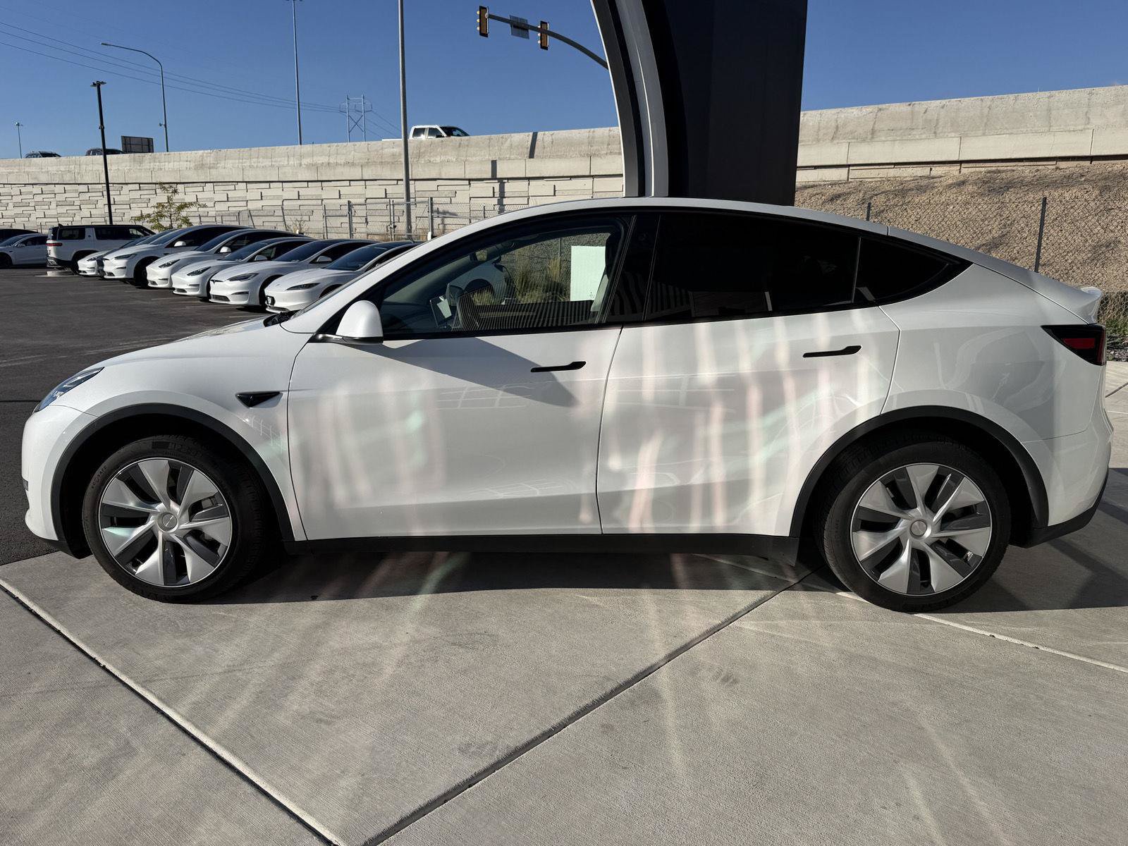 Used 2023 Tesla Model Y Long Range AWD/4WD image 5