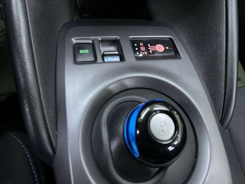 Used 2025 Nissan Leaf S FWD image 22