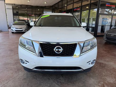 Used 2015 Nissan Pathfinder SL w/ SL Tech Package FWD image 2