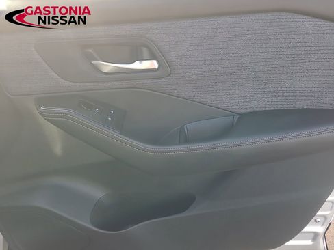 Used 2022 Nissan Rogue SV image 21