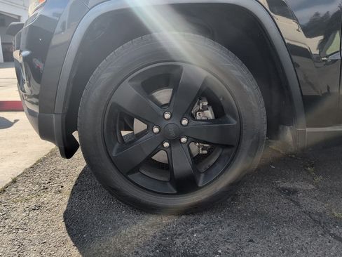 Used 2015 Jeep Grand Cherokee Limited image 9