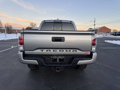 Used 2016 Toyota Tacoma SR image 5