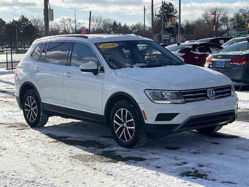 Used 2018 Volkswagen Tiguan SE w/ Panoramic Sunroof Package image 7
