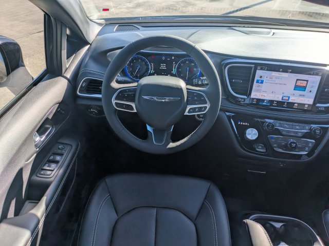 New 2026 Chrysler Pacifica Select FWD image 16