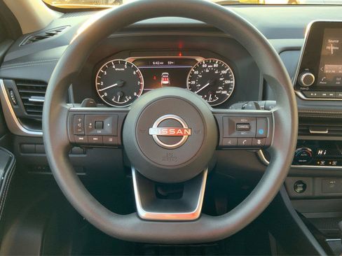 Used 2024 Nissan Rogue SV AWD/4WD image 16