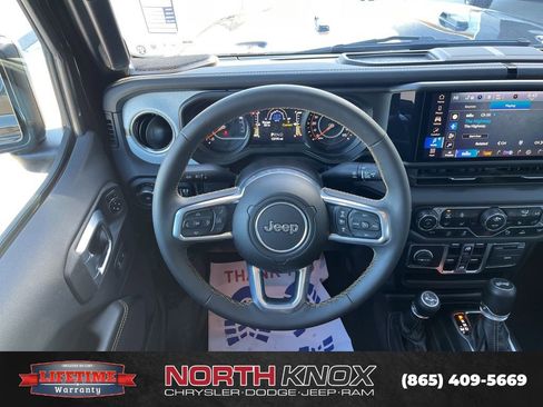 Used 2024 Jeep Wrangler Unlimited Sahara w/ Safety Group AWD/4WD image 12