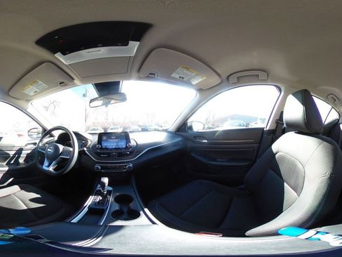 Used 2025 Nissan Altima 2.5 SV image 41