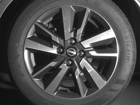 Used 2025 Nissan Versa SV image 14