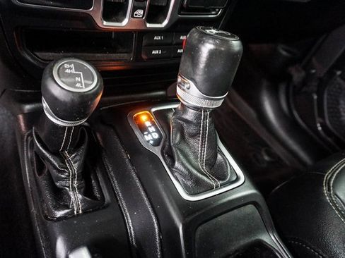 Used 2018 Jeep Wrangler Unlimited Sahara image 19